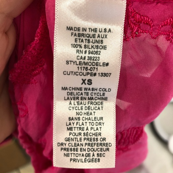 🦋 3/$15 Language XS embroidered 100% silk tank - Picture 6 of 7